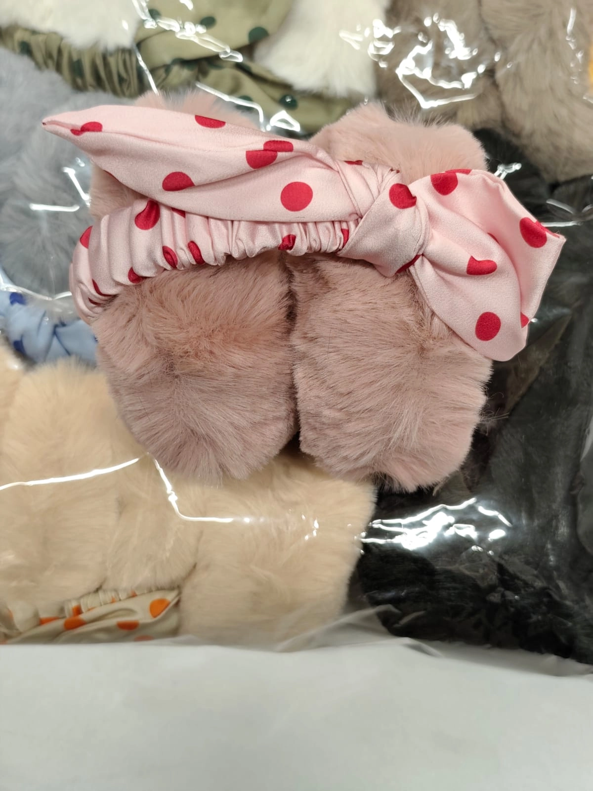 Fiyonk Detaylı Peluş Kulaklık