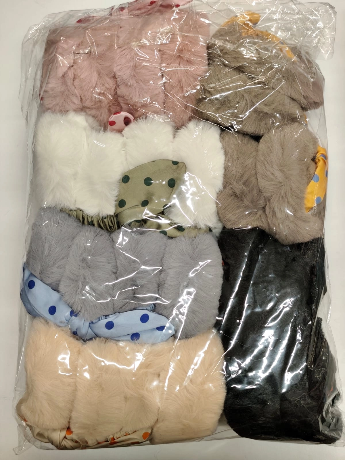 Fiyonk Detaylı Peluş Kulaklık