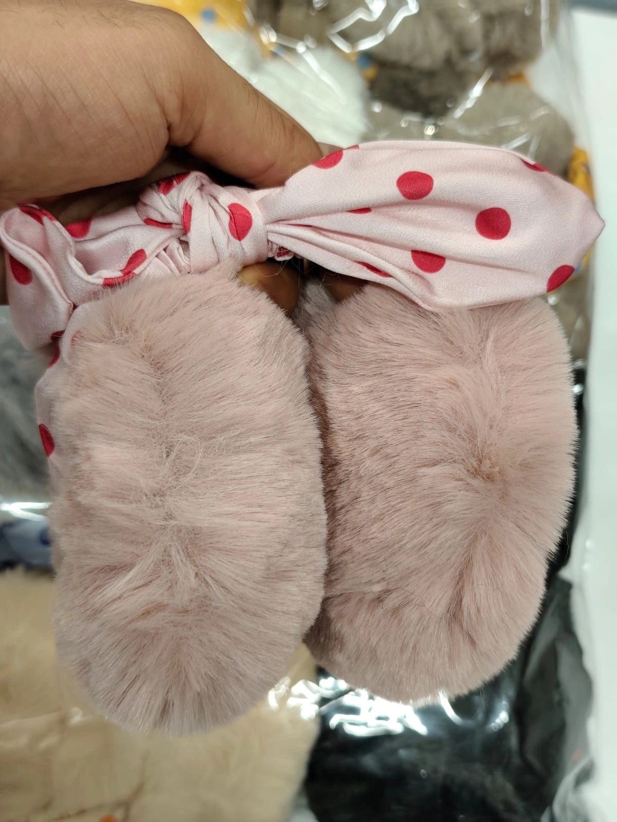 Fiyonk Detaylı Peluş Kulaklık